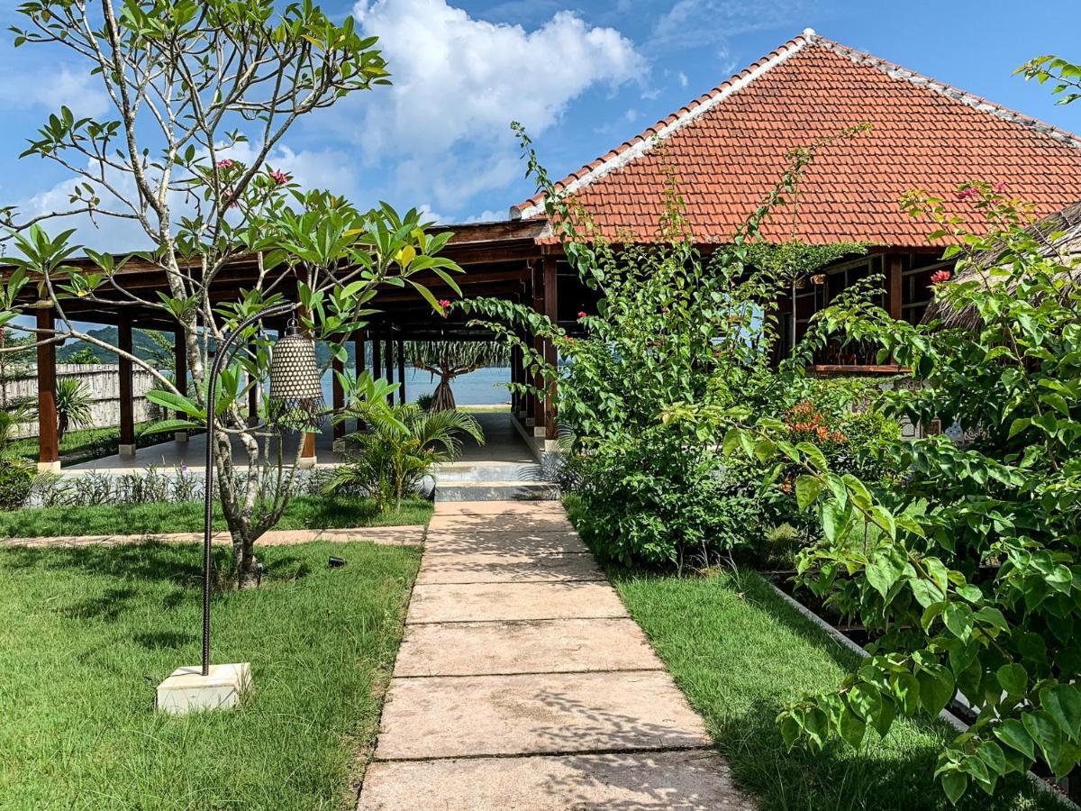 The Club Villas Lombok Sekotong Buitenkant foto